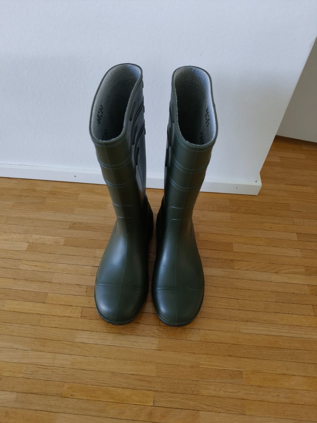 Scarpe da uomo: Robuste Worker Gummistiefel Gr. 42 - Olivgrün – Usato da Winterthur venduto da dmazzotta