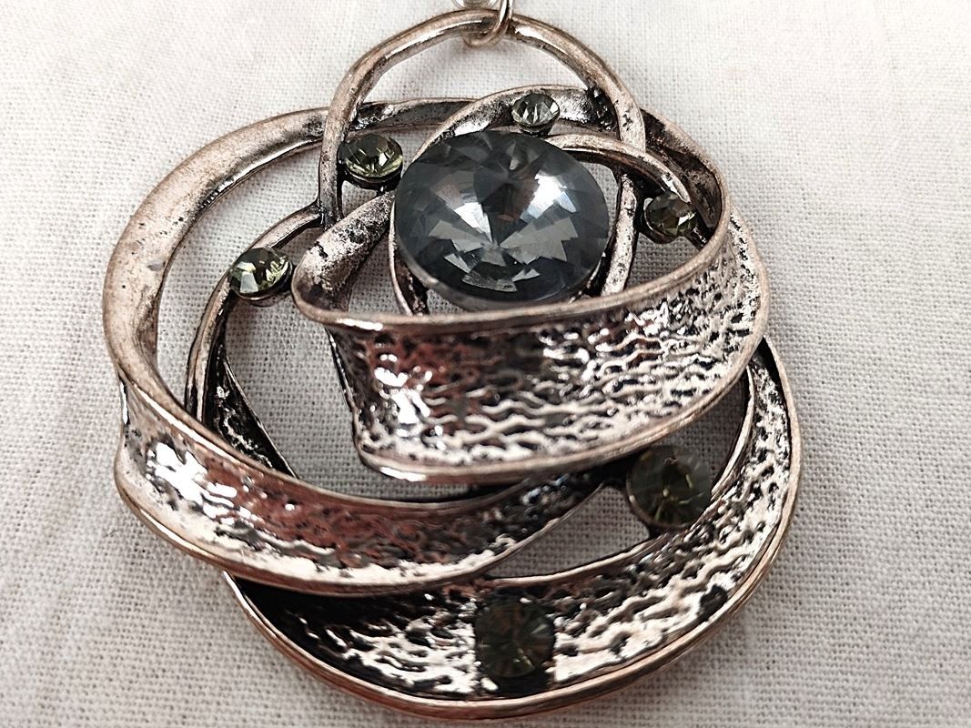 Pendentifs: Modeschmuck Anhänger foulard – D'occasion à Schübelbach par Restwert_Schubelbach 2
