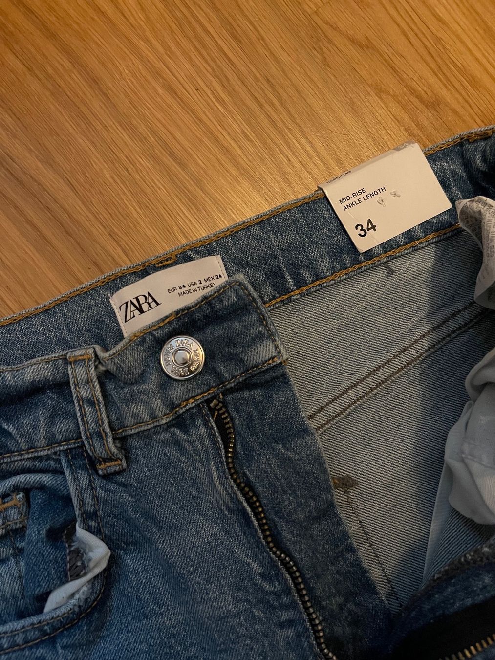 Zara Jeans: ZARA Jeans, Gr. 34 – Nuovo (secondo la descrizione) da Dübendorf venduto da liism 3