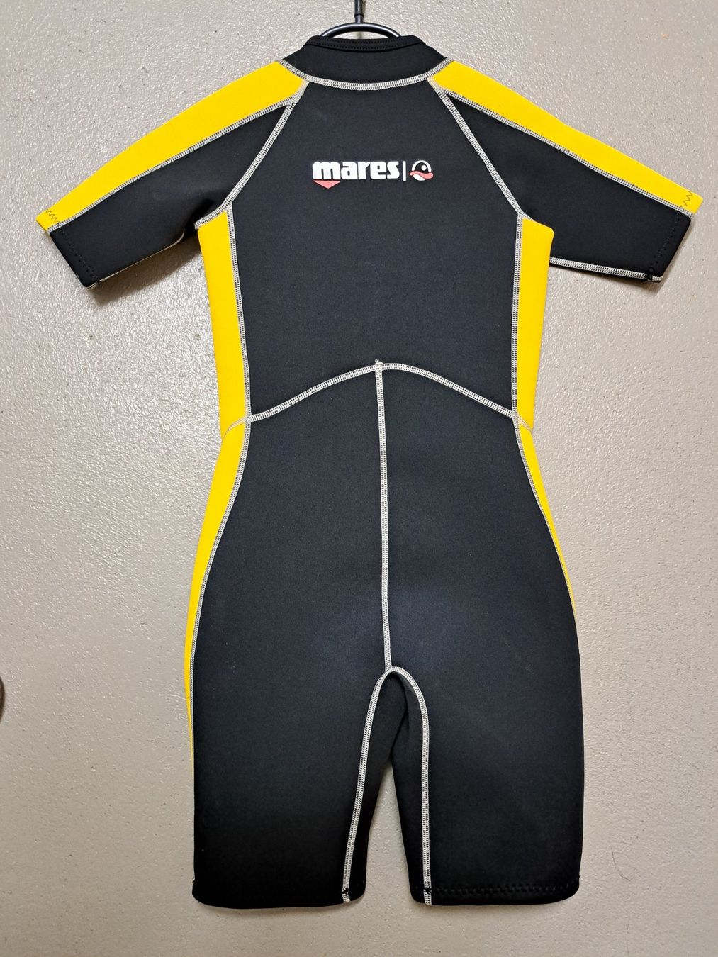 Mares Tauchanzüge: Mares Shorty Manta Junior Größe S1 Unisex – Gebraucht aus Fischbach-Göslikon von Reddy1