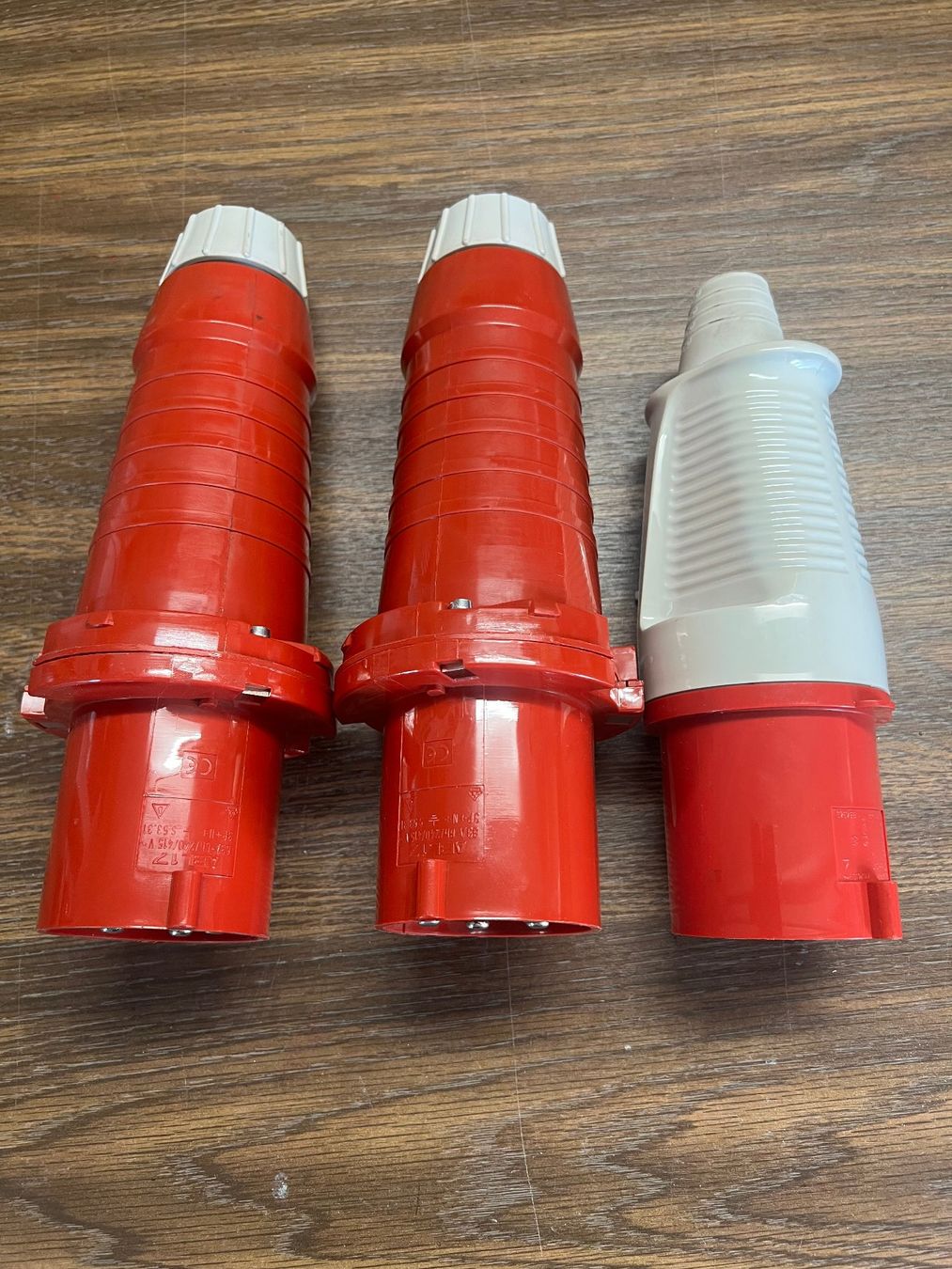 Spine: Stecker 400V 64A – Usato da Inkwil venduto da Edylive