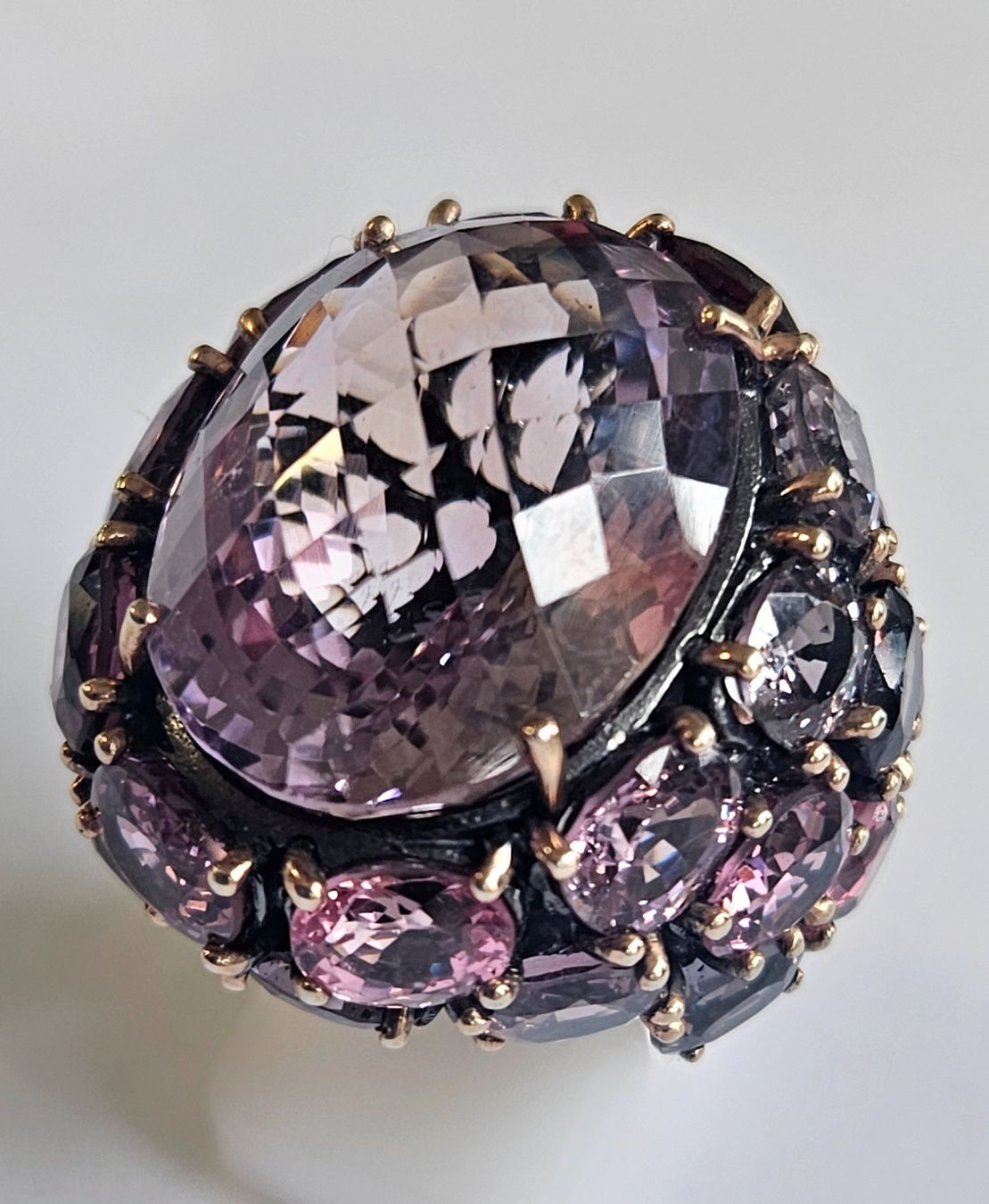 Anelli: Ring mit rosa Steinen und dunklem Silber Grösse 59 – Nuovo (secondo la descrizione) da Zürich venduto da Bieter04 1