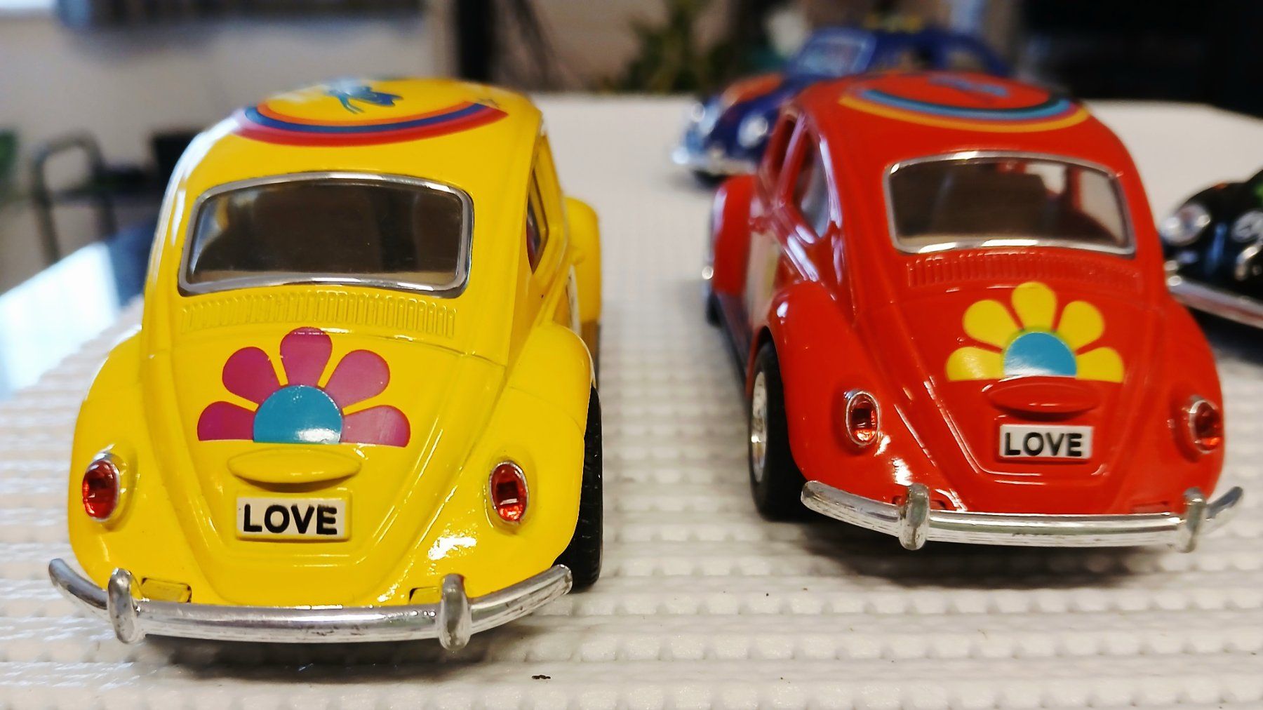 Giocattoli: VW Käfer (Set 4Stck) ca 1/32 "Flower Power" – Nuovo (secondo la descrizione) da Pfyn venduto da Wildwilli 3