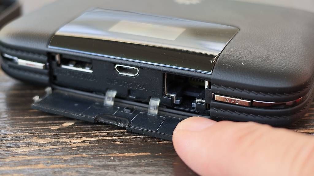 Modems & Routeurs: Huawei E5770 Mobile WLAN-Hotspot – D'occasion à Muttenz par pascalsteck 1
