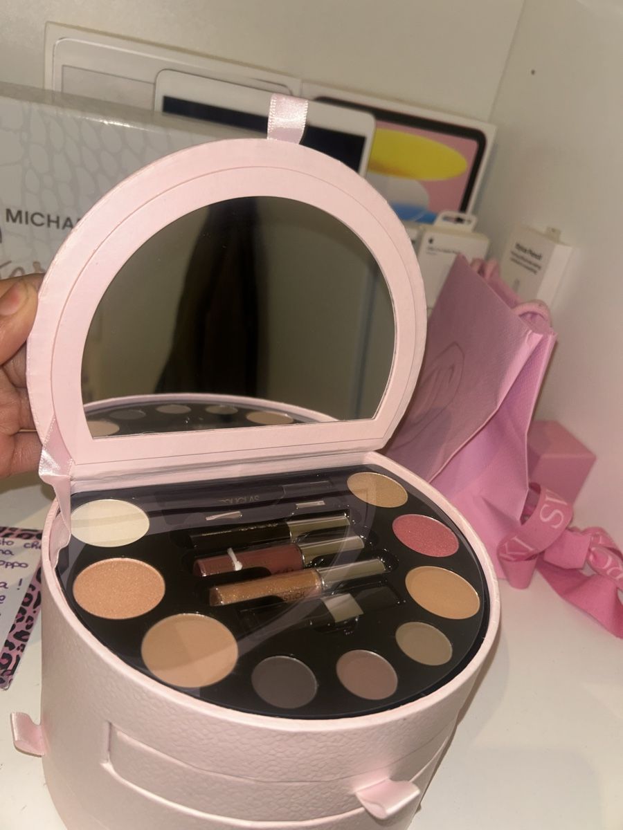 Make-up: cofanetto trucchi Douglas – Nuovo e nell'imballaggio originale da Arzo venduto da mar_6rdb 1
