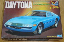 CROWN FERRARI DAYTONA 365 GTB/4 1:24