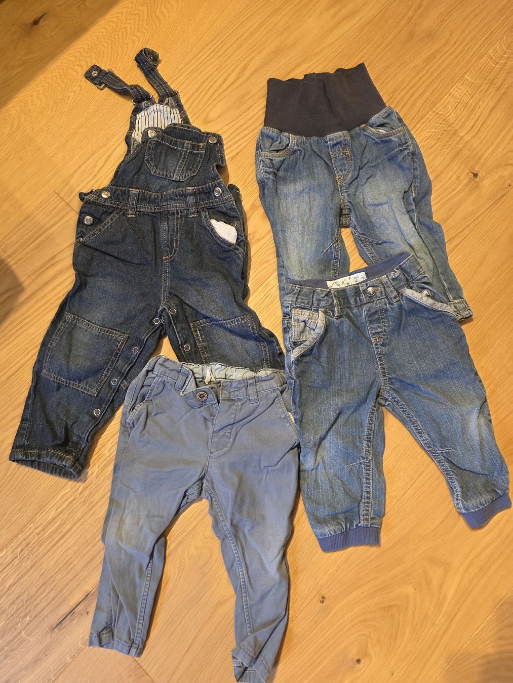 Pantaloni: Hosen/ Latzhose gr 80 – Usato da Eschenz venduto da Carmenr93