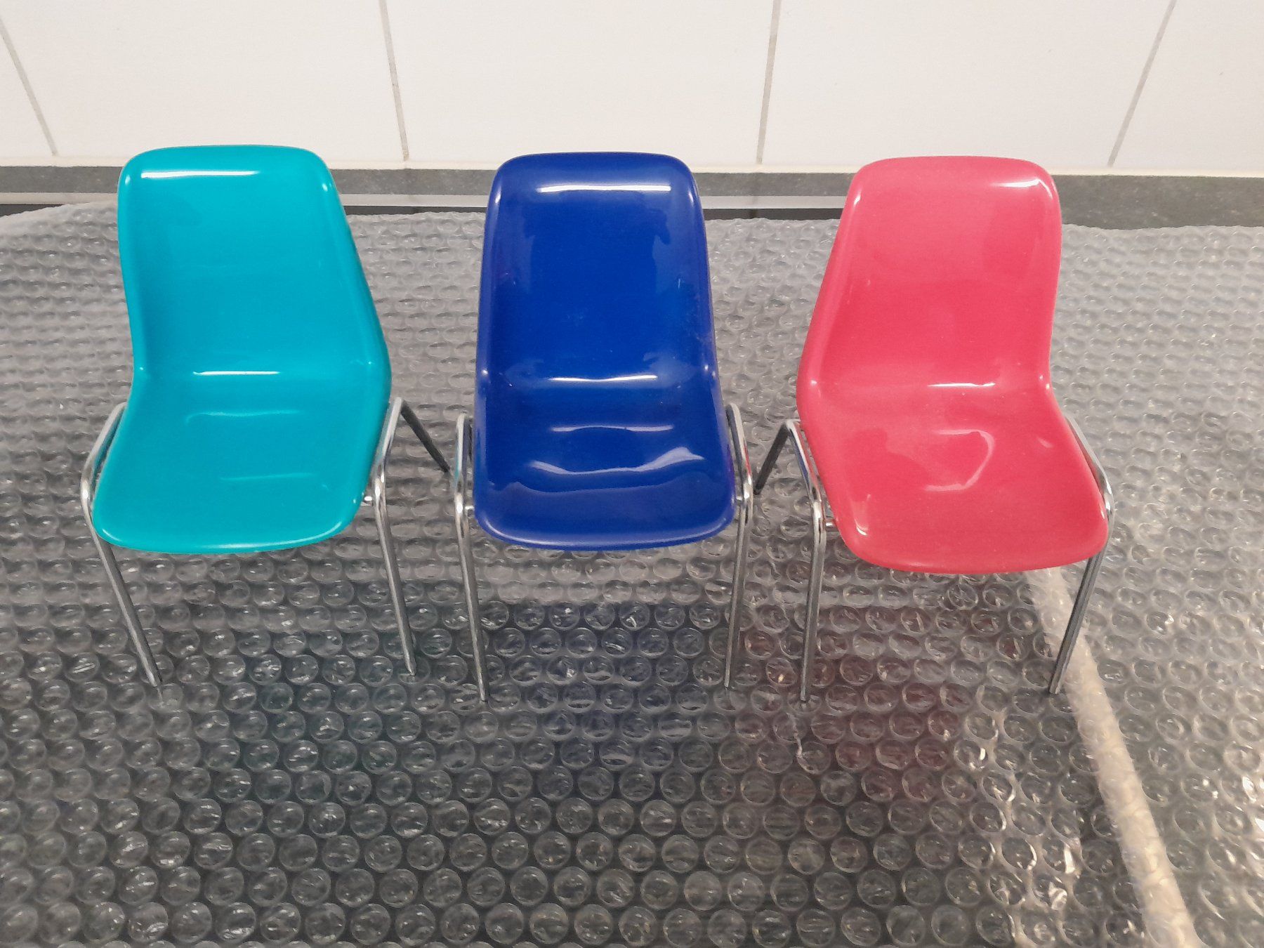 Giocattoli: Mini Plastik Metallstühle – Usato da Rüti ZH venduto da Alemanni