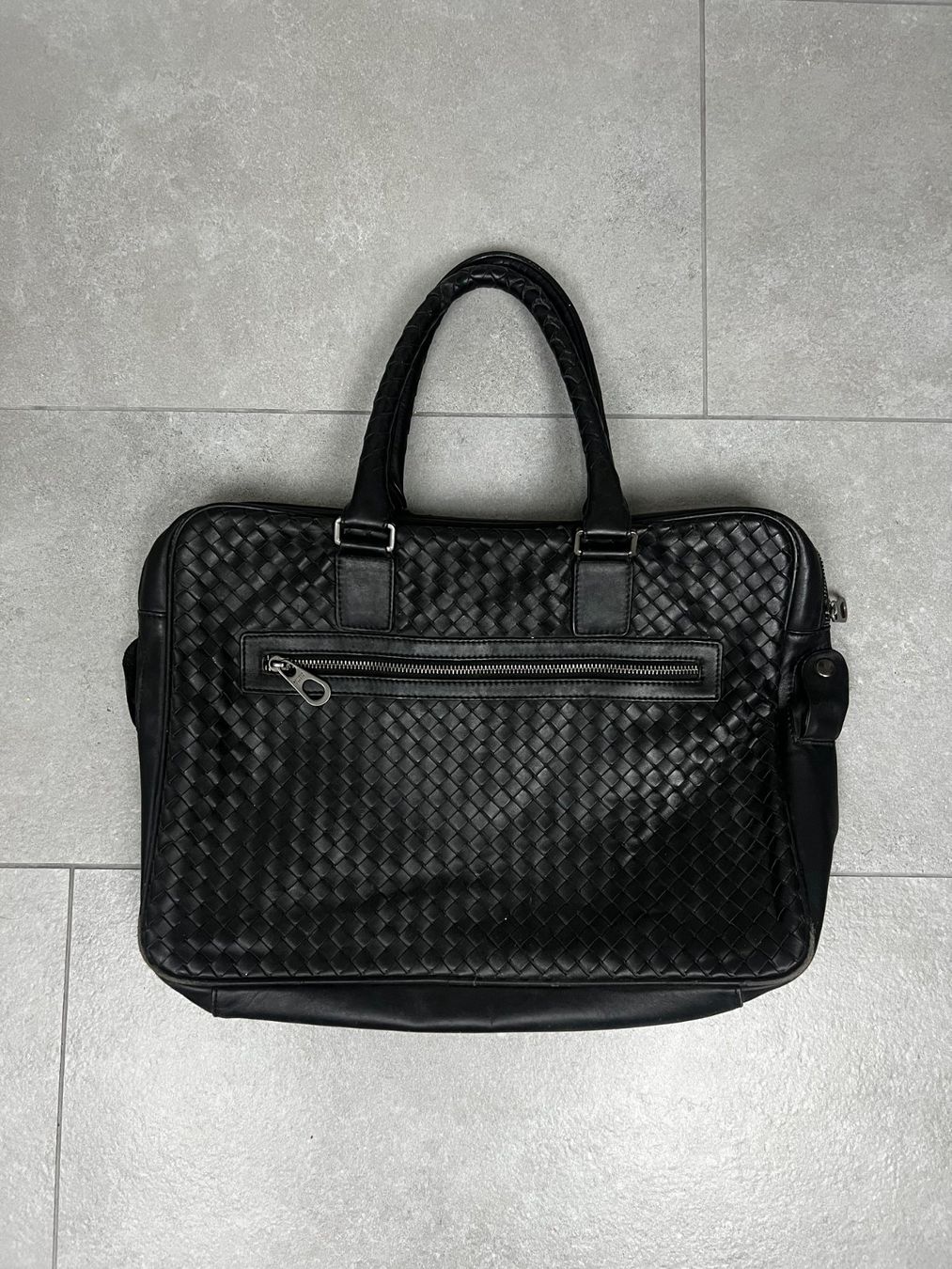 Bottega Veneta Taschen: Bottega Veneta Weekend Zip Bag – Gebraucht aus Biel/Bienne von sami0788480082