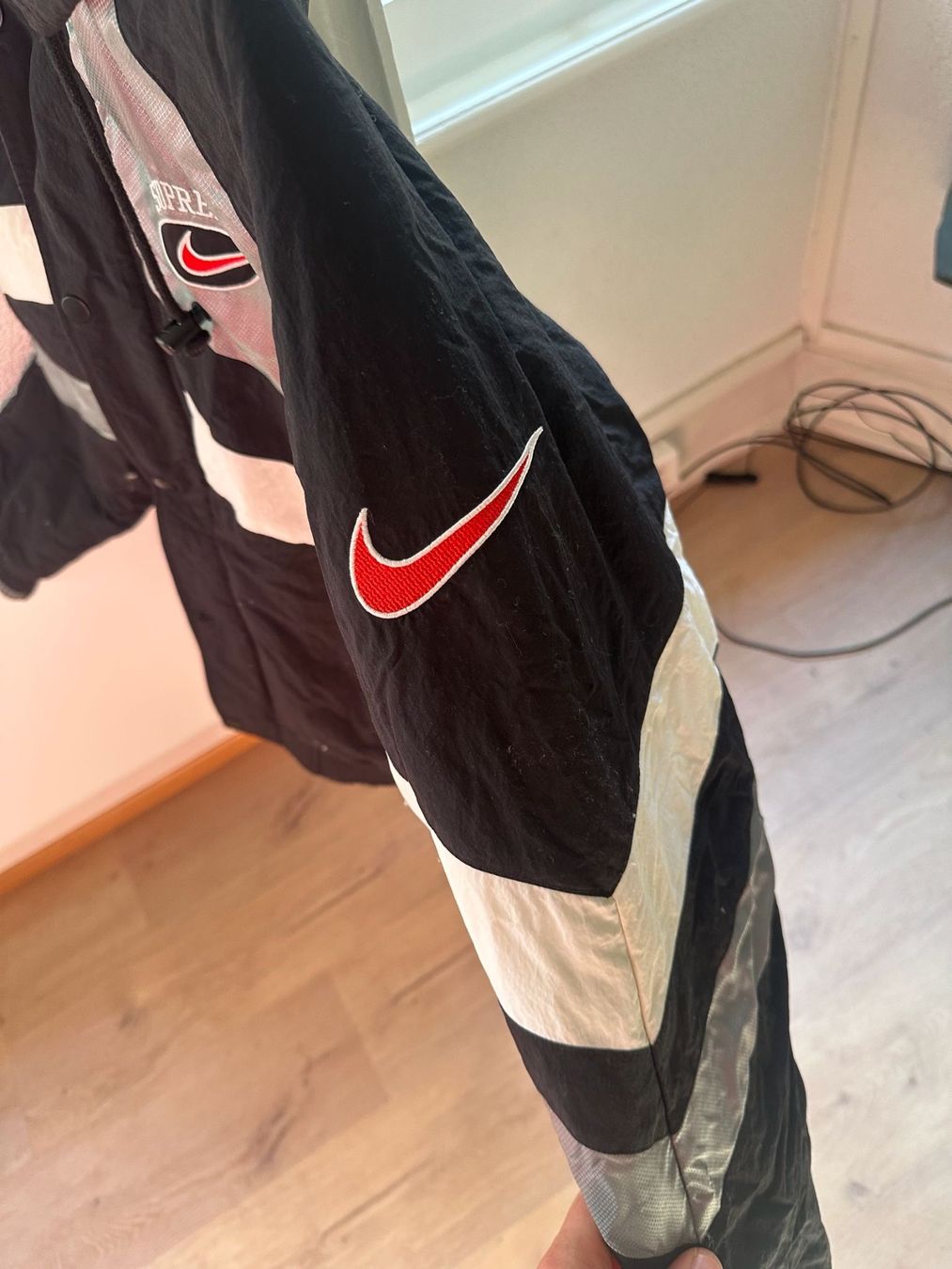 Nike Jacken: Veste Nike Suprême – Gebraucht aus Morges von pie_f8yp 1