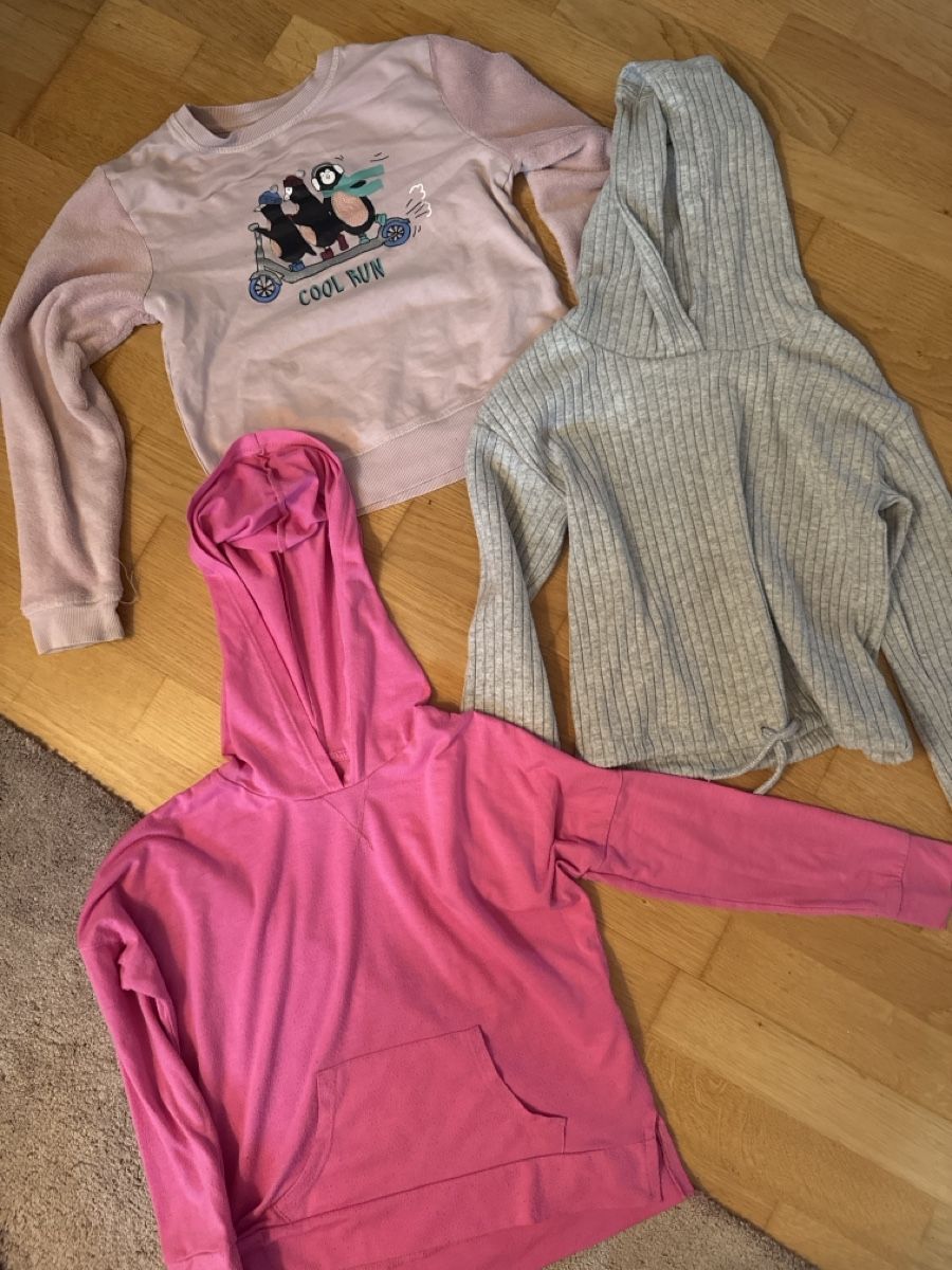 Lotti & Set di vestiti: 3 Mädchen Pullover 134 – Usato da Wädenswil venduto da dor_ddx7