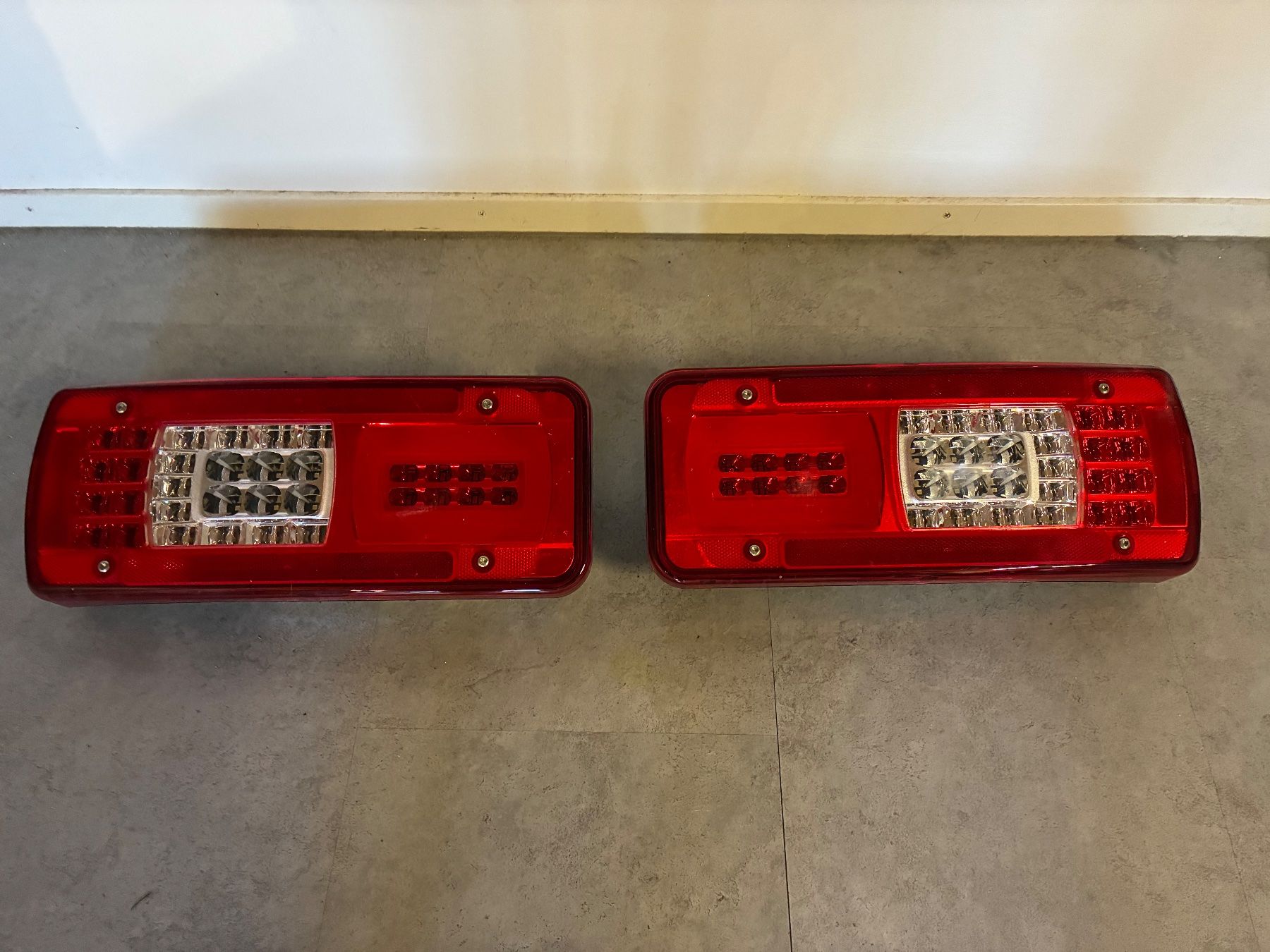 Mercedes-Benz Sonstiges Fahrzeugzubehör: Rückleuchten LED 12V – Neu (gemäss Beschreibung) aus Frick von 01100110