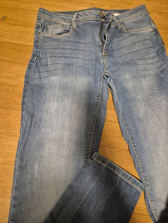 Jeans, Gr. 36, hellblau, Top Zustand