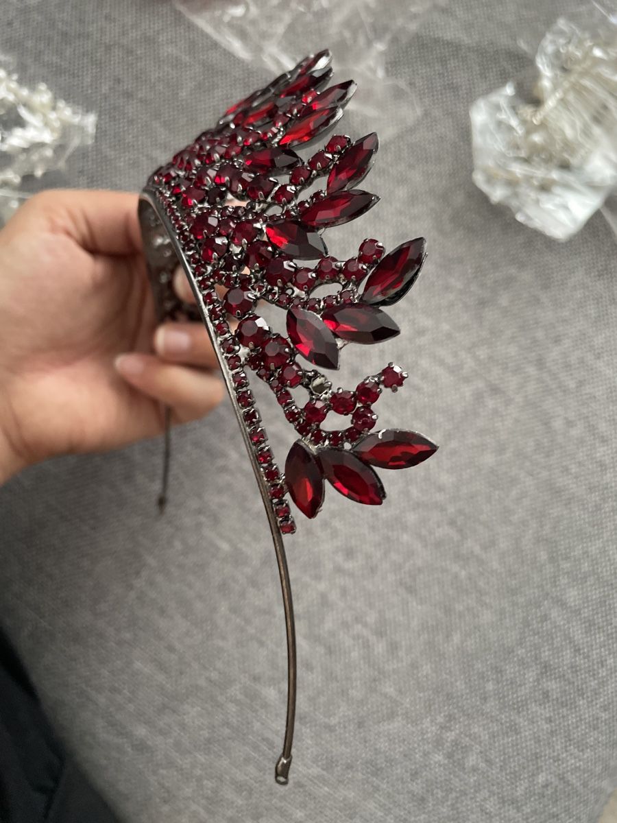 Accessoires pour cheveux: Rote Krone – D'occasion à Neuhausen par humacagman 1