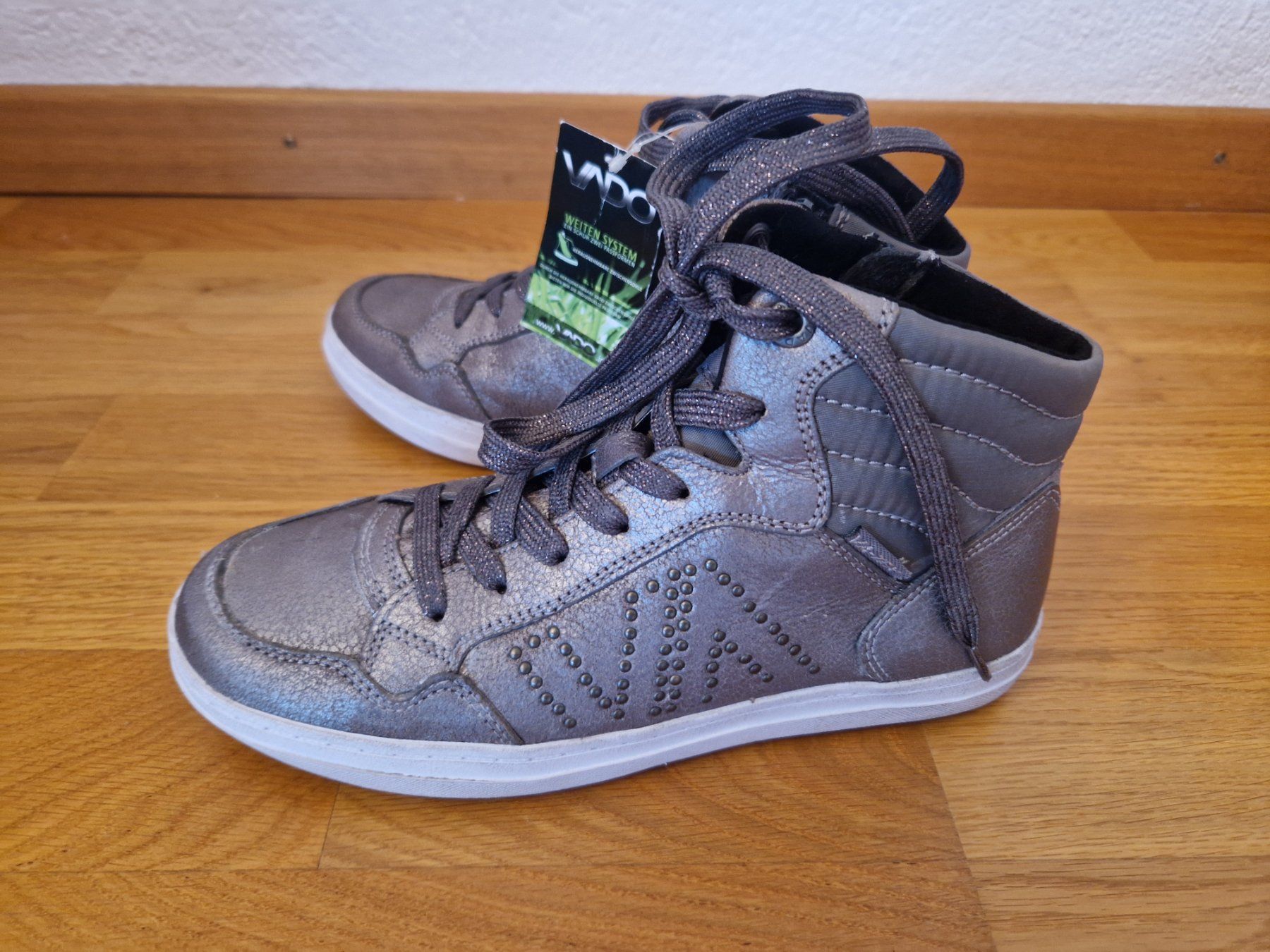 Scarpe per ragazze: Vado Sneaker, Gr. 36, Neu mit Etikett, Grau – Nuovo e nell'imballaggio originale da Buchs Sg venduto da Valedi