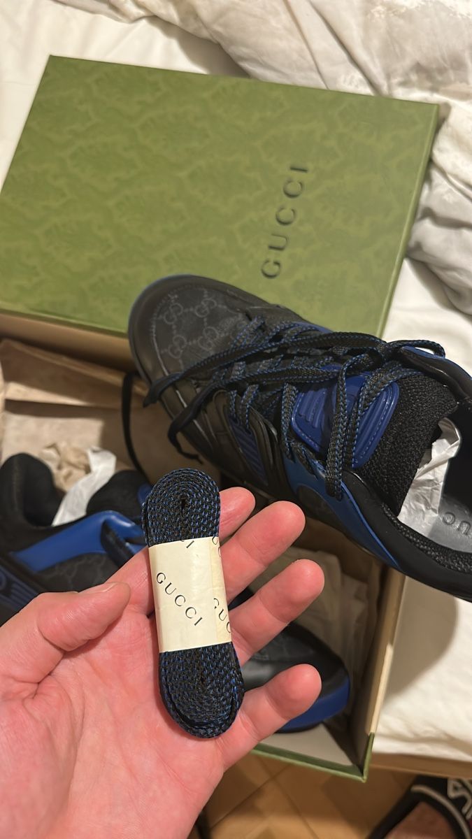 Gucci Scarpe da uomo: Je vends sneaker Gucci taille 44 – Nuovo (secondo la descrizione) da Les Avanchets venduto da luc_5qgm 1