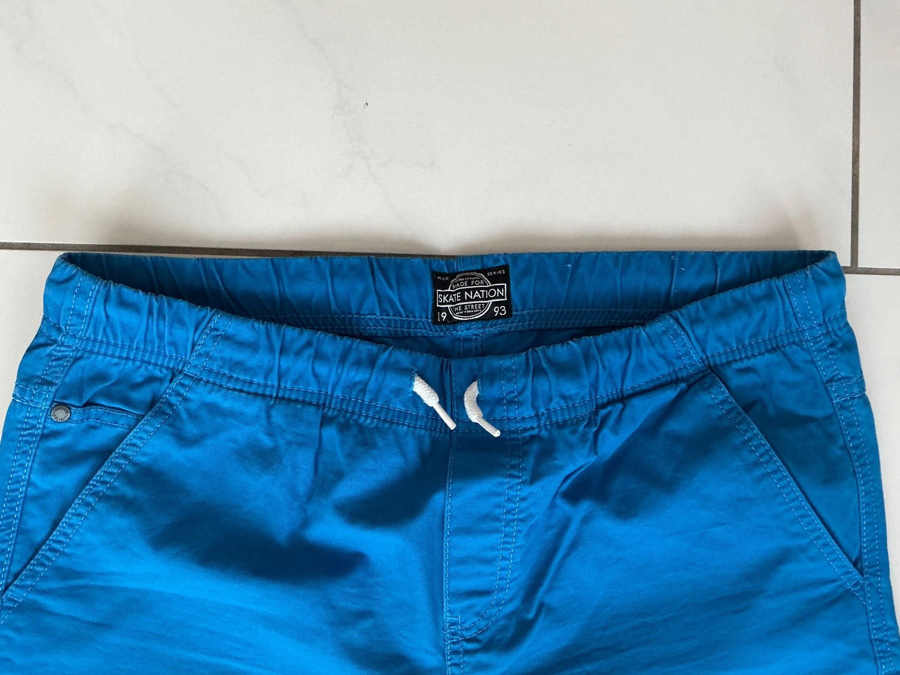 C&A Pantaloni: Neue Bermudas Gr.182 von H&M – Nuovo (secondo la descrizione) da Biel-Benken BL venduto da Sahra1 1