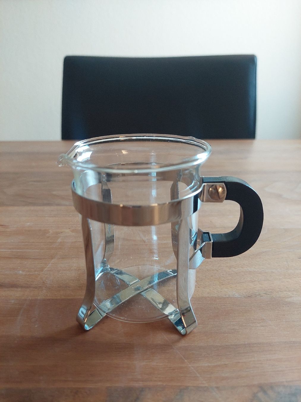 Caraffe: Bodum Milch/-Glaskännchen mit Griff und Metallgestell – Usato da Brunnen venduto da Livianda