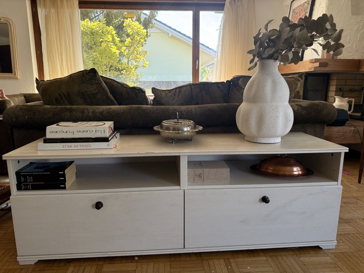 Ikea Meubles TV: Lowboard TV Möbel weiss mit Schubladen und Fächern – D'occasion à Münsingen par goz_knm8