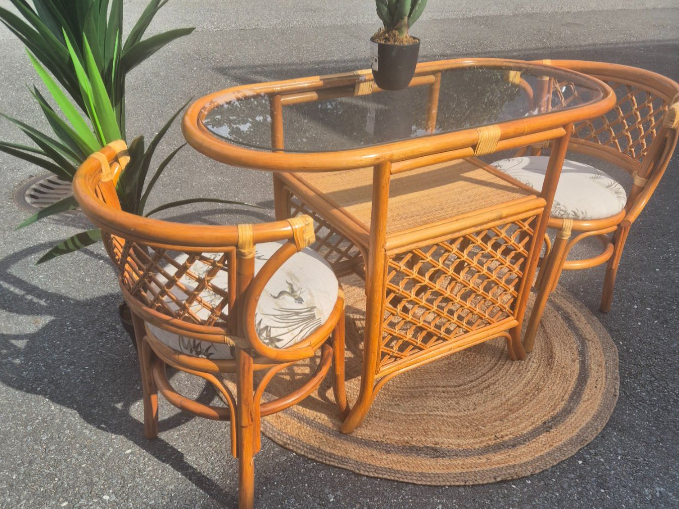 Set di tavolo e panche: 1 table et 2 chaises en rotin vintage – Usato da Fully venduto da tameab 3