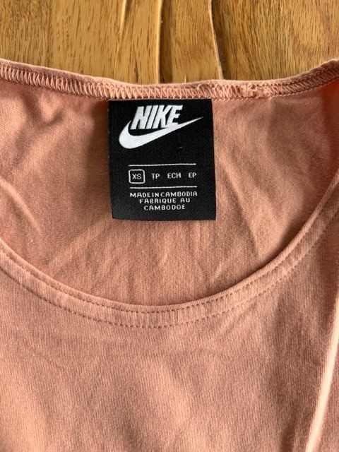 Nike Top: Nike Tanktop Grösse XS – Usato da Hohenrain venduto da Kiendan 1