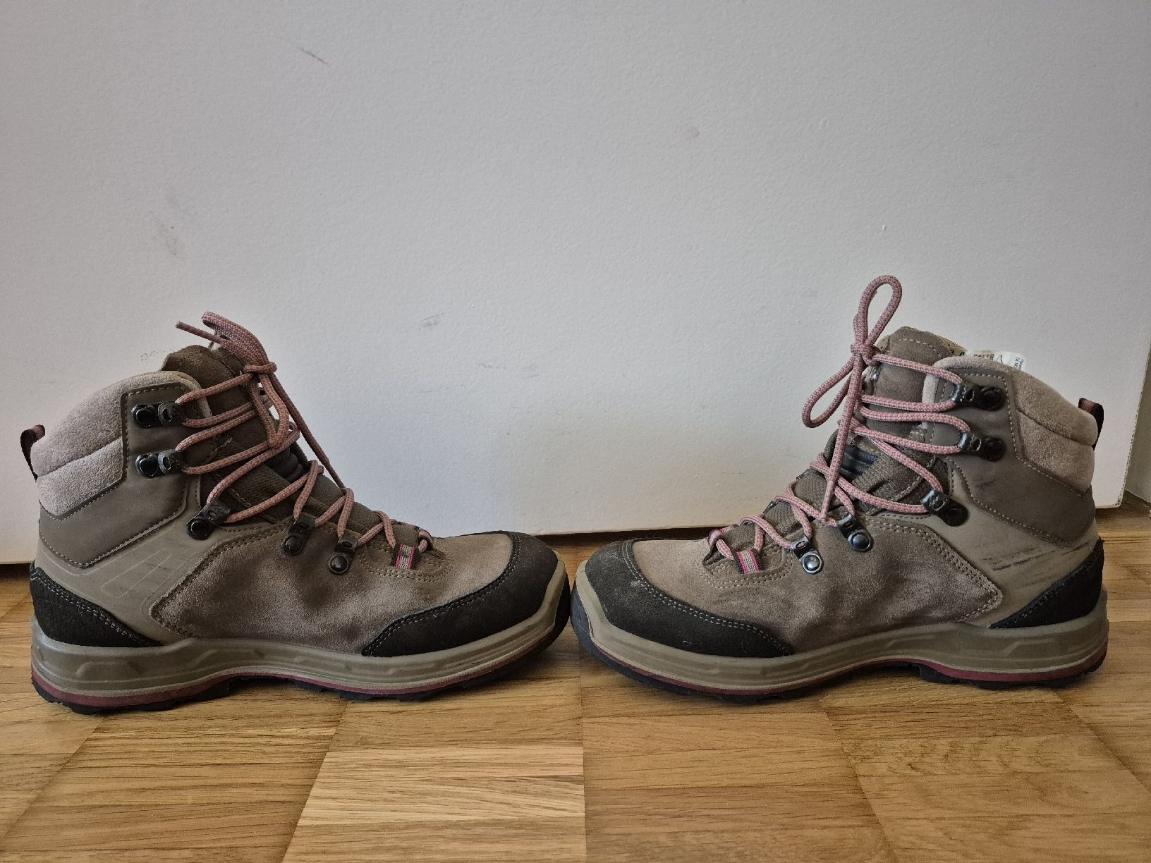Decathlon Damenschuhe: Quechua Wanderschuhe, wasserdicht, Grösse 39, neuwertig – Neu (gemäss Beschreibung) aus Volketswil von Sbloona 2