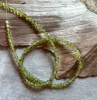 Peridot. Olivin   extra  schön    rund   ca 4.5 mm    47 cm
