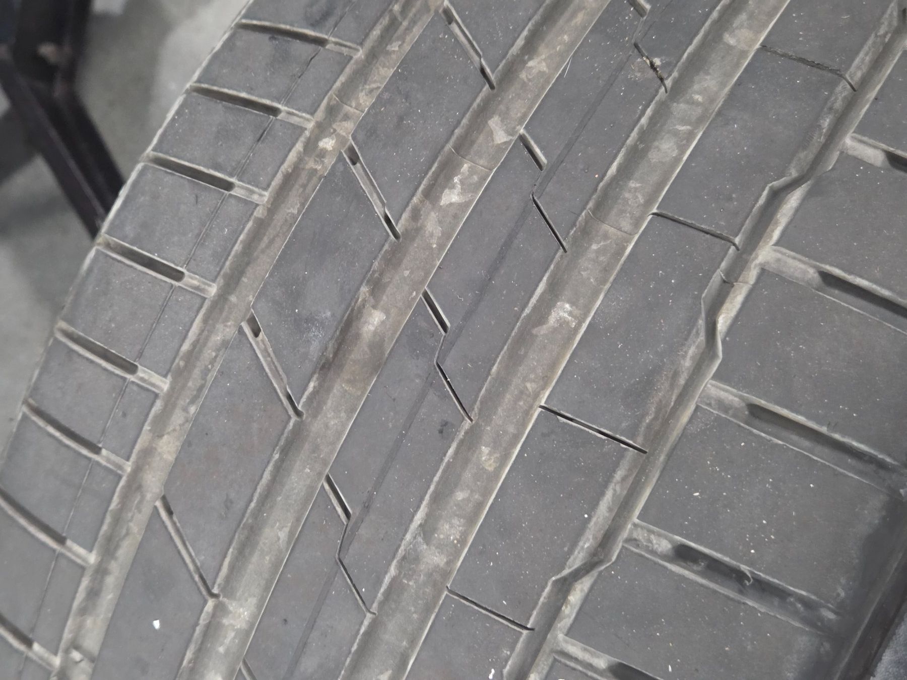 Pneumatici & Ruote complete: 255 / 40 ZR 19  Hankook – Usato da Fischbach-Göslikon venduto da Emanuel.Bardhi 2