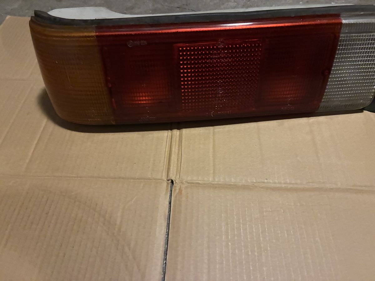 BMW Tutti pezzi di ricambio auto: E21 Rücklichter Links – Usato da Grenchen venduto da Netii10 4