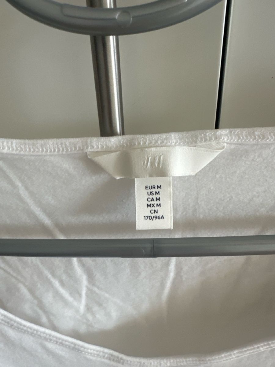 H&M T-shirt: H&M Langarmshirt – Usato da Zürich venduto da sommer121 1