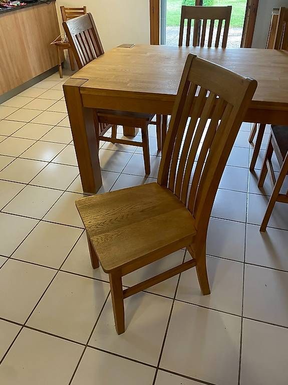 Jysk Set di tavolo e panche: Table à manger en chêne + 2 rallonges + 6 chaises – Usato da Berlens venduto da kyana 2