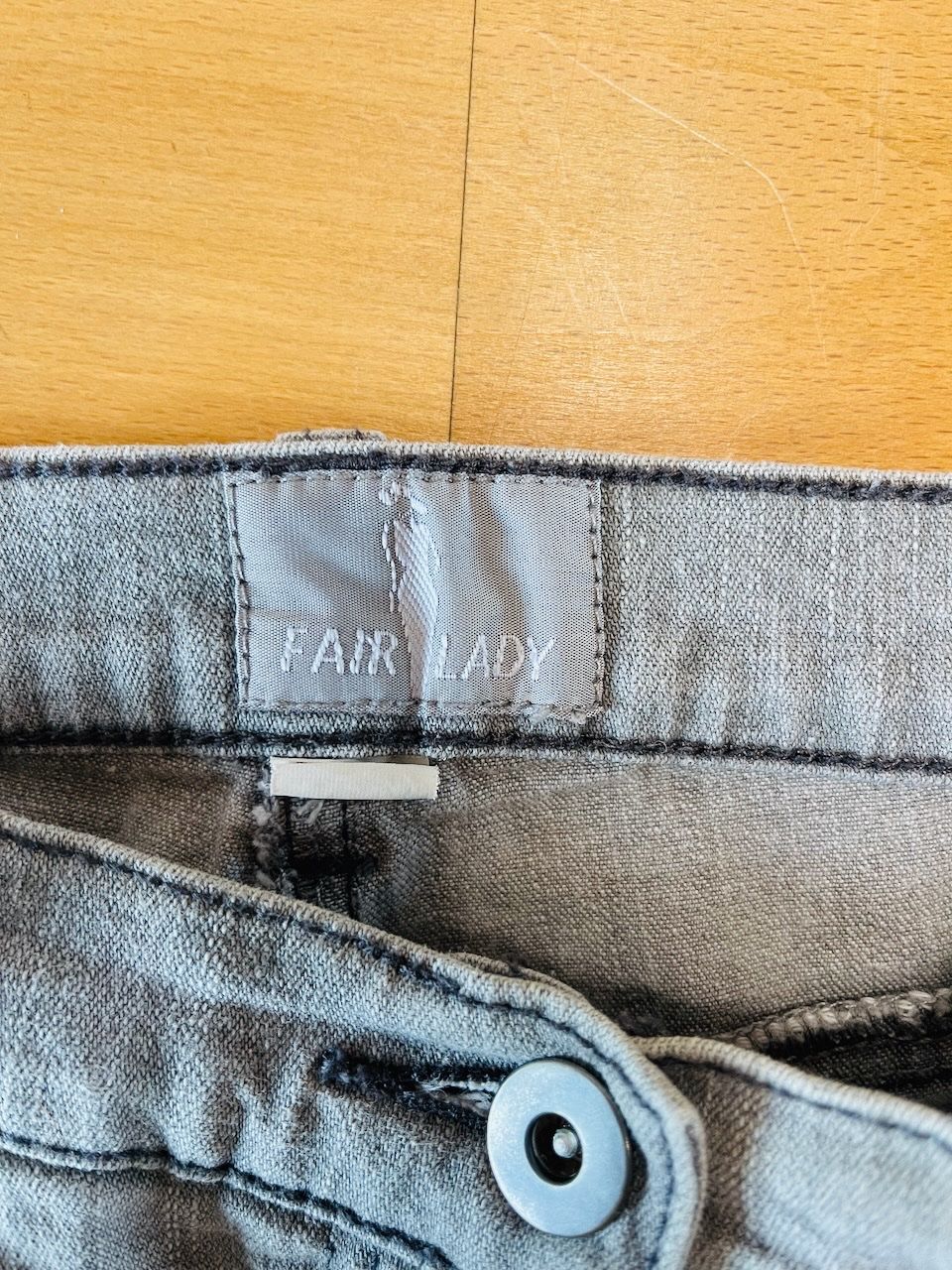 Jeans: hellgraue Jeans "Fair Lady" Gr. S – Usato da Winterthur venduto da 1956ingi 6