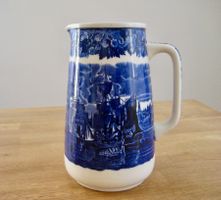 Antiker Krug WEDGWOOD England / FERRARA blau