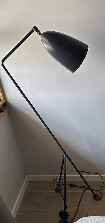 Lampade: Lampadaire design GUBI Gräshoppa original  noir semi-mat – Usato da Bernex venduto da dorella1