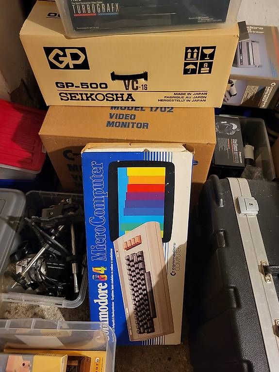 Commodore PC: Commodore 64 Komplett mit OVP – Usato da Biel/Bienne venduto da Groovesound