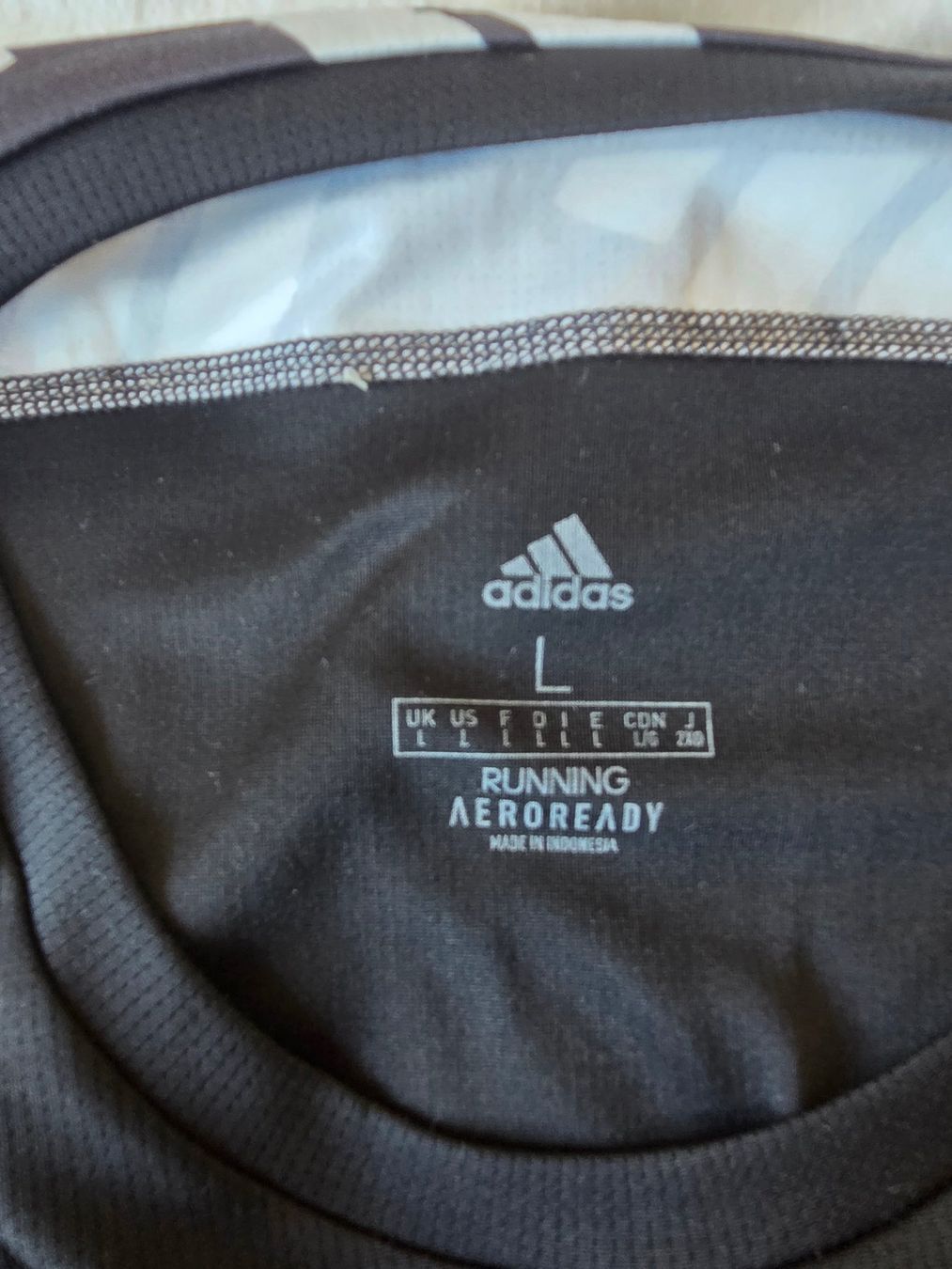 Adidas T-Shirts: Adidas Aeroready Tshirt – Gebraucht aus Gerlafingen von Curt38 2
