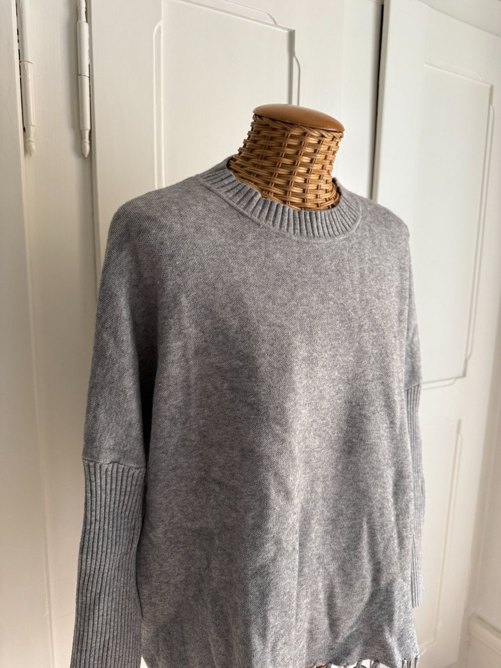 Maglioni & Felpe: SUNWAY - Strickpullover hellgrau mit Fransen L – Usato da Zürich venduto da Diazaio 1