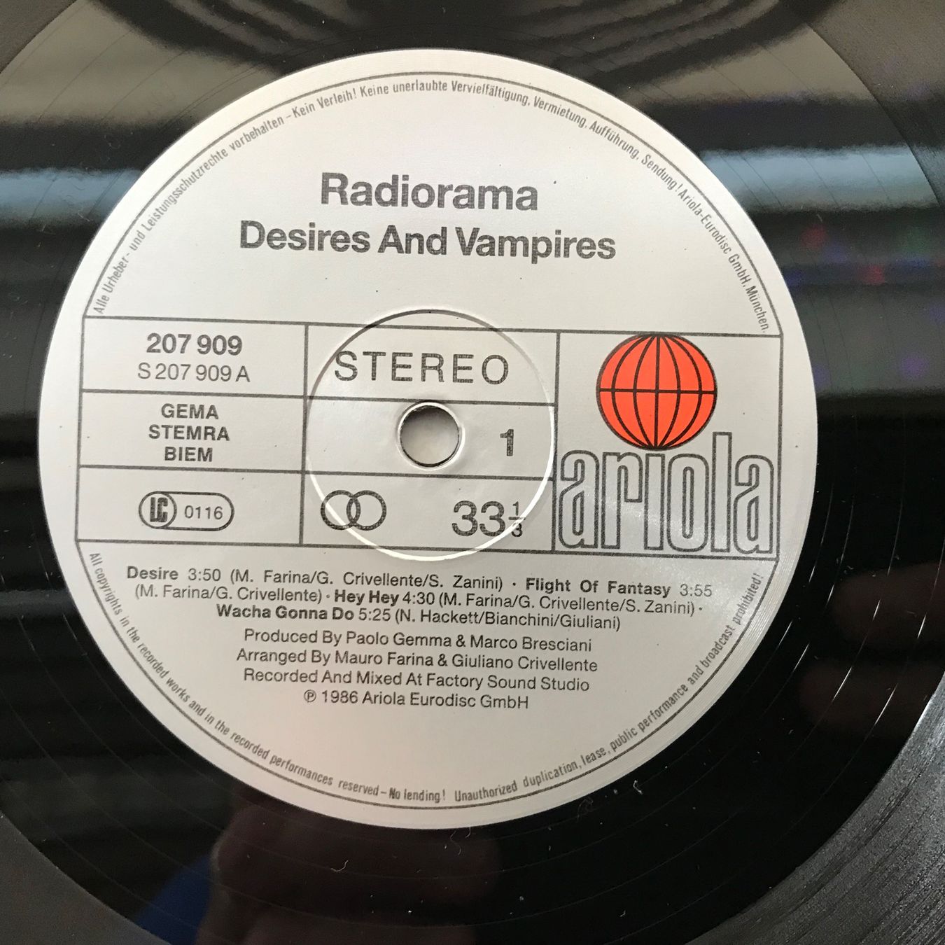 Dischi in vinile: Radiorama - Desires and Vampires – Usato da Aesch BL venduto da BlueMusicRecords 2