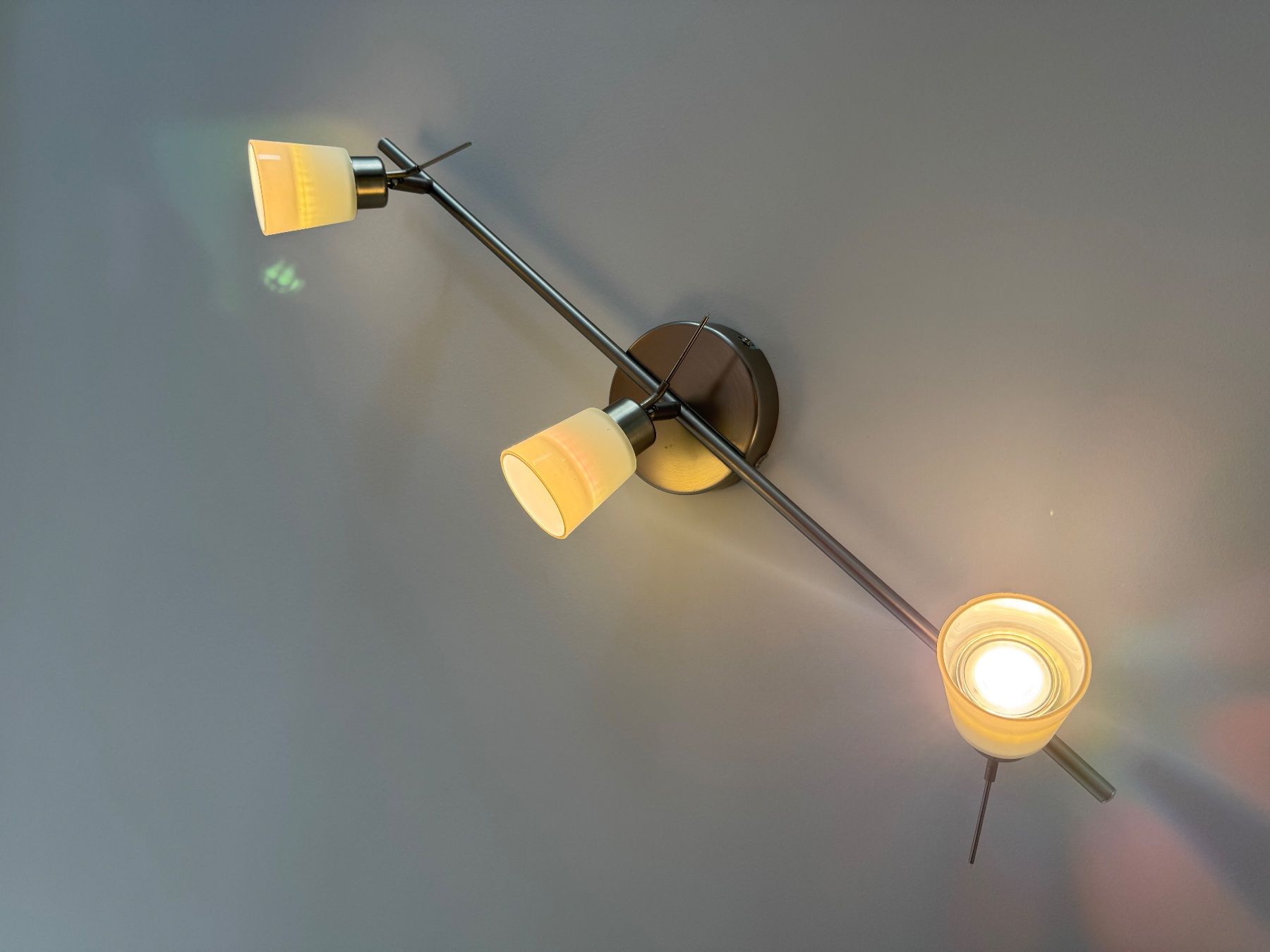 Ikea Lampes: Deckenschiene mit 3 Spots, IKEA – D'occasion à Cham par Saskia125 5