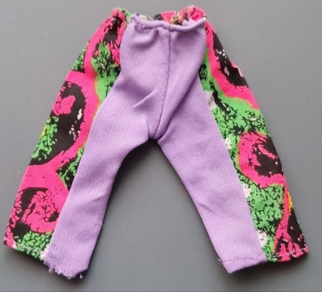 Poupées: pantalon pour Barbie – D'occasion à Couvet par Pioune