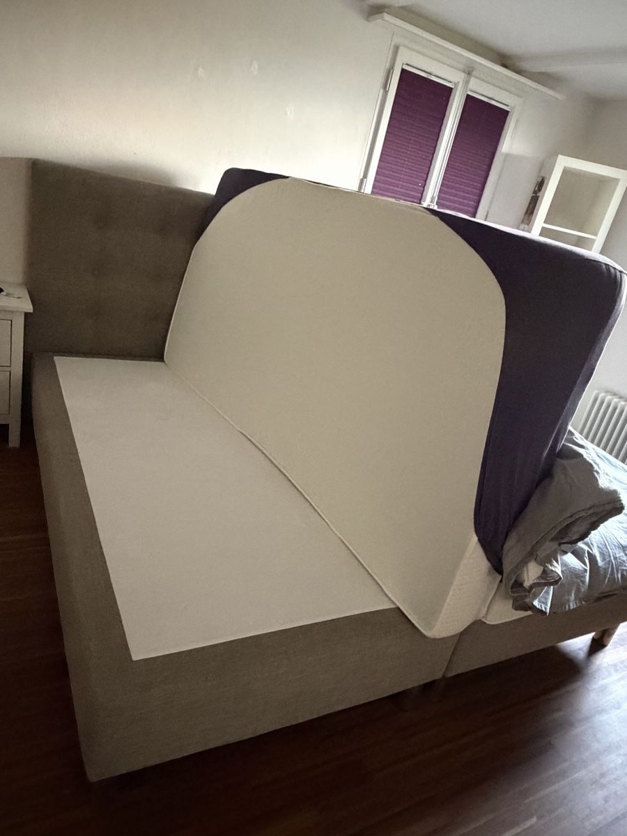 Letti: Boxspringbettgestell mit Kopfteil OHNE Matrazen  200x200 – Usato da Oppligen venduto da RubySeadragon 4