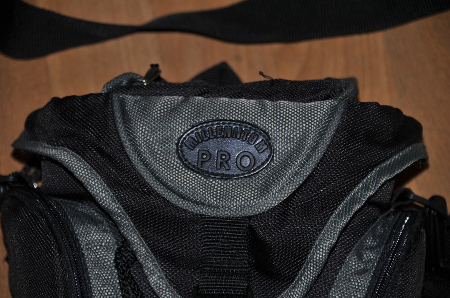 Taschen: Tasche für Spiegelreflex-Kamera - Millenium Pro – Gebraucht aus Winterthur von Schwestere 1