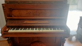Klavier B. Bieger Rorschach Holz Verzierungen antik