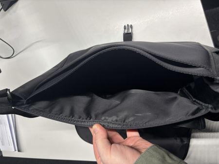 Umhängetasche Emporio Armani schwarz neuwertig