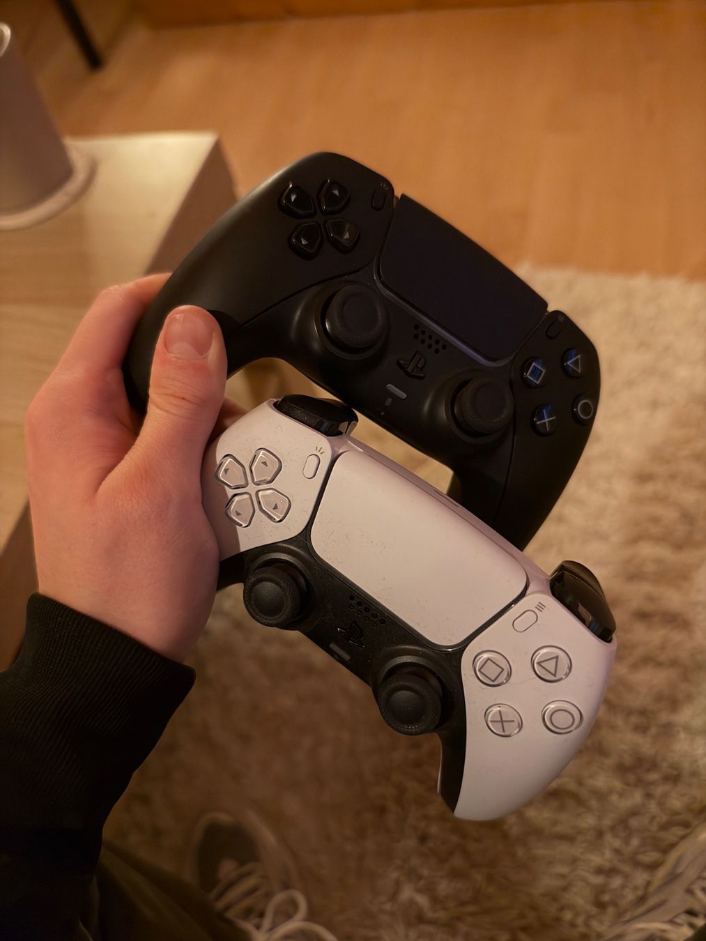 Sony Konsolen: ps5 pro avec 2 manettes – Gebraucht aus Genève von tri_m6yc 3