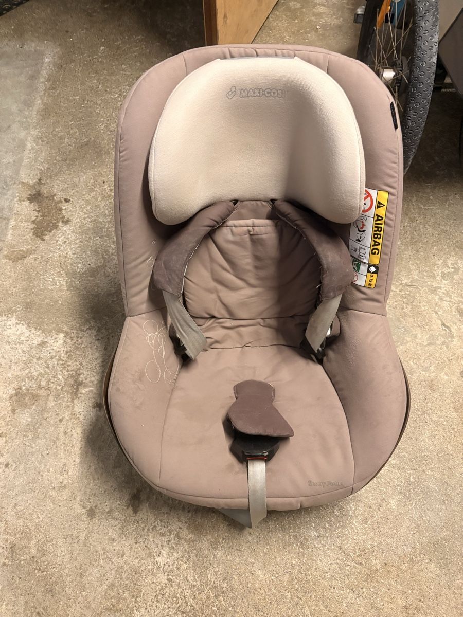 Maxi-Cosi Seggiolini per auto: SET: Maxi Cosi 2way Pearl Autositz mit 2wayFix Basisstation – Usato da Bubikon venduto da Eili10 5