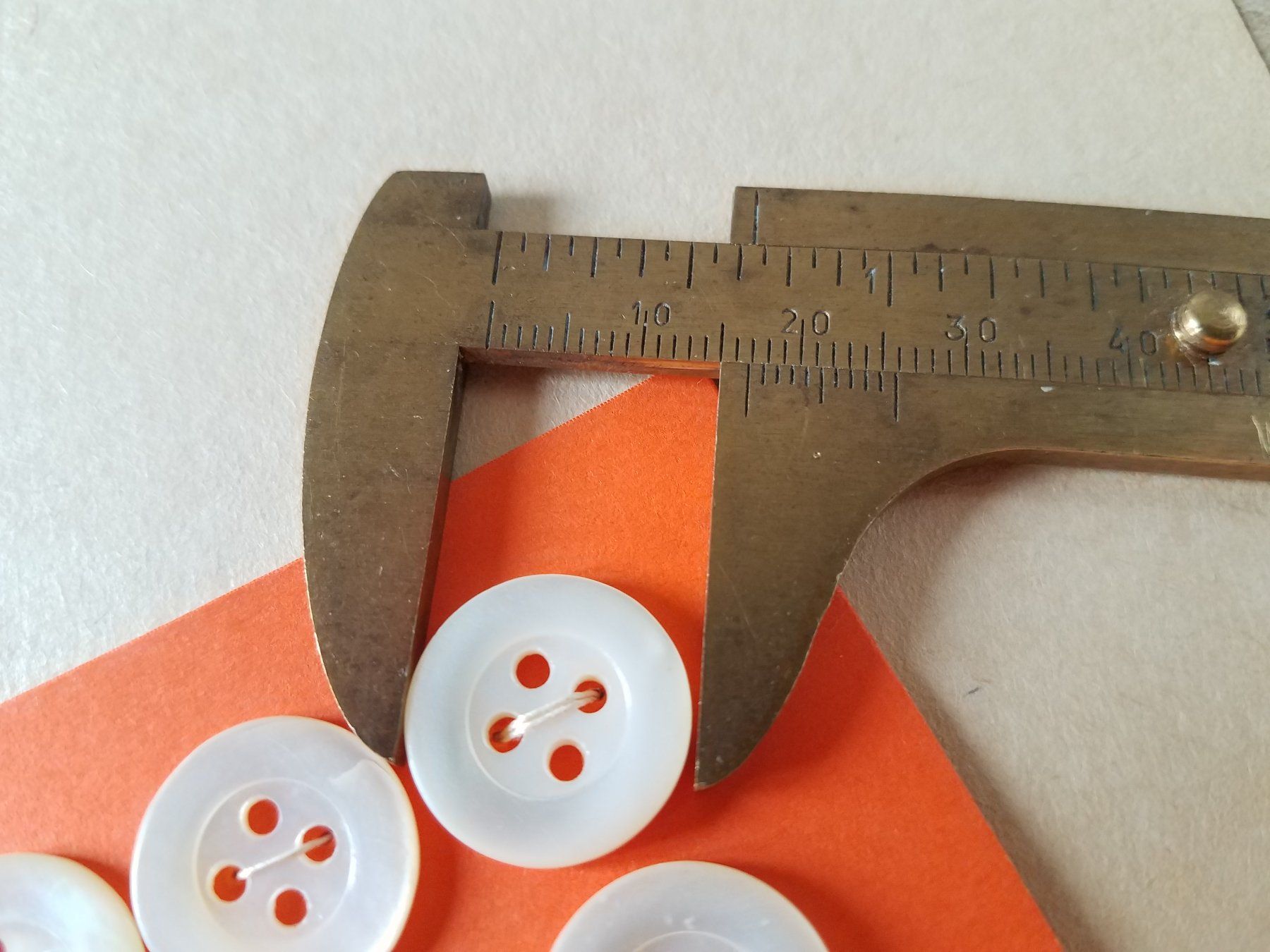 Knöpfe: 9 Perlmutt Knopf Knöpfe Perlmuttknöpfe, 17mm – Neu (gemäss Beschreibung) aus Rorschacherberg von Marubium 1