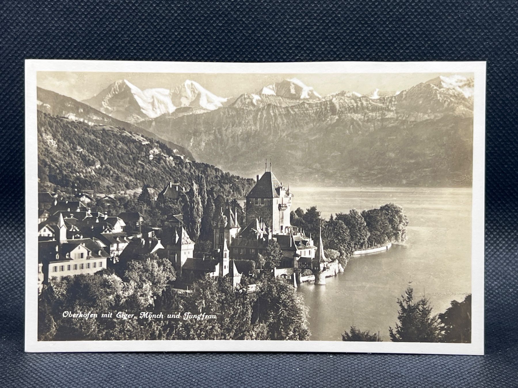 Cartoline postali: Oberhofen mit Eiger, Mönch und Jungfrau – Usato da Widnau venduto da Brusi9