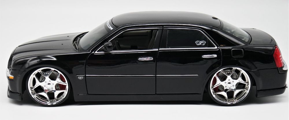 Chrysler 300c Hemi schwarz - Maisto Playerz Collection 1:18