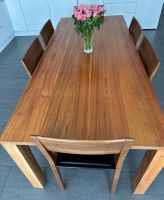Esstisch mit 6 Stühlen aus massivem Holz